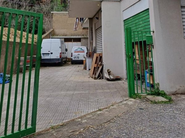 locale commerciale in vendita a Messina