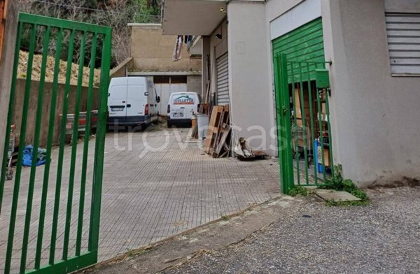 locale commerciale in vendita a Messina