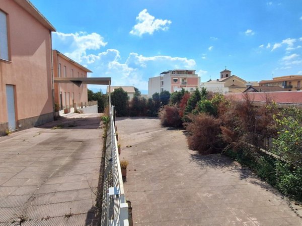 negozio in vendita a Messina in zona Tremestieri