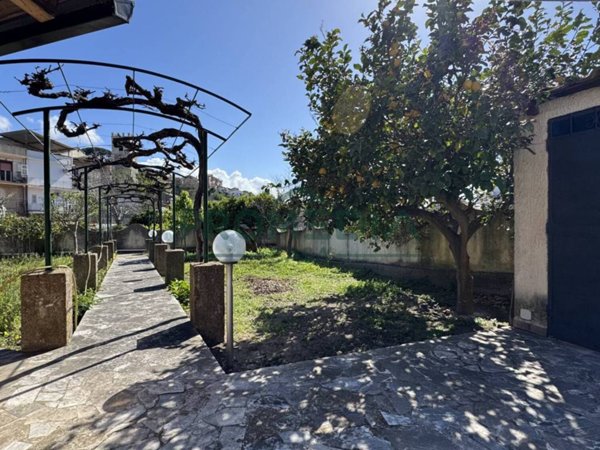 casa indipendente in vendita a Messina in zona Gesso