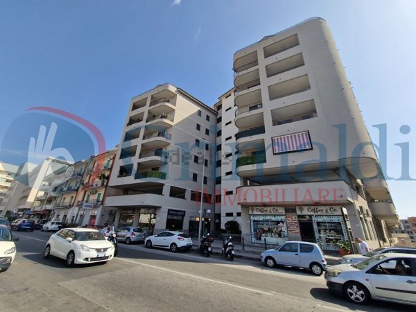 locale commerciale in vendita a Messina in zona Contesse