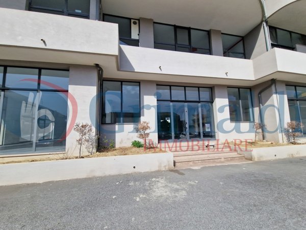 locale commerciale in vendita a Messina in zona Contesse