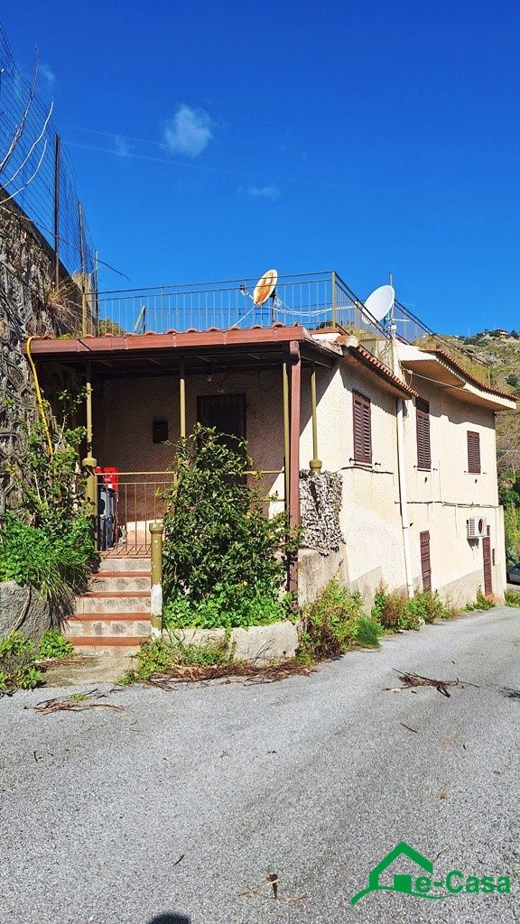 casa indipendente in vendita a Messina in zona Briga Marina