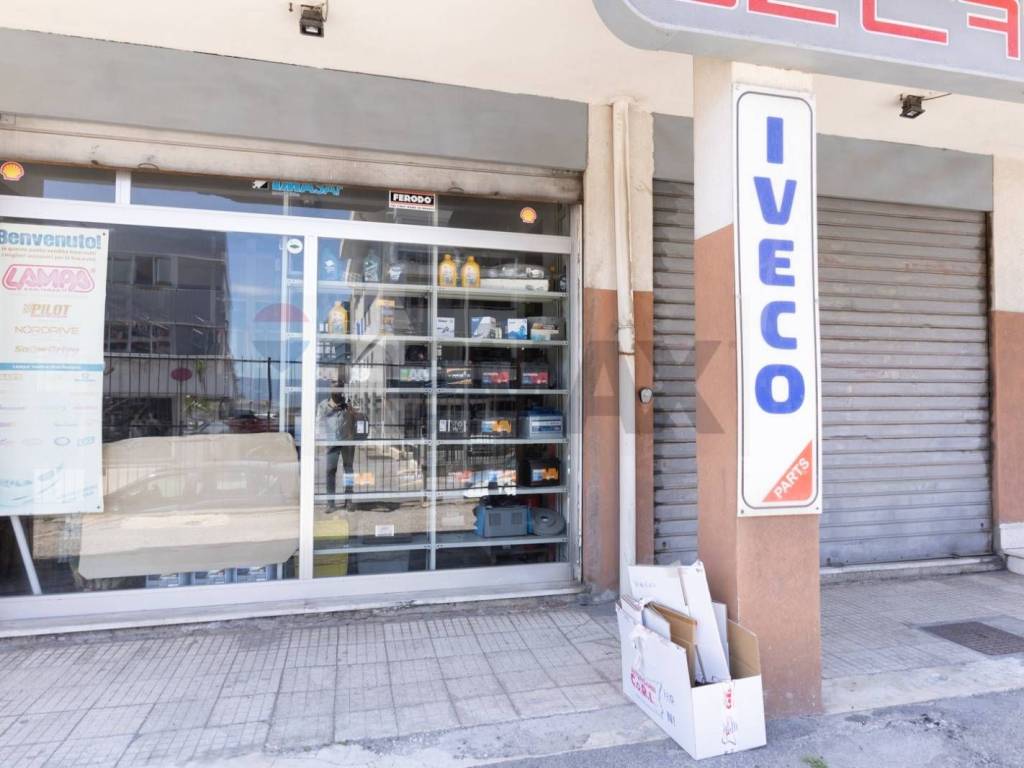 negozio in vendita a Messina in zona Santa Margherita