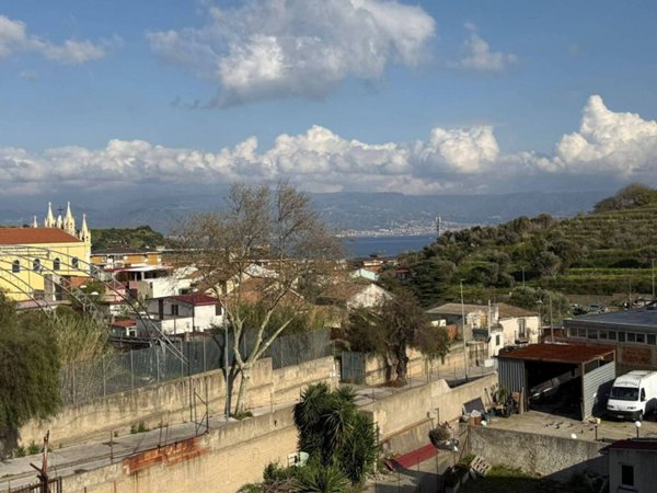 appartamento in vendita a Messina in zona Santa Lucia