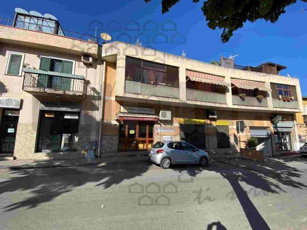 negozio in vendita a Messina in zona Camaro