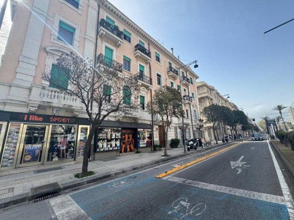 locale commerciale in vendita a Messina