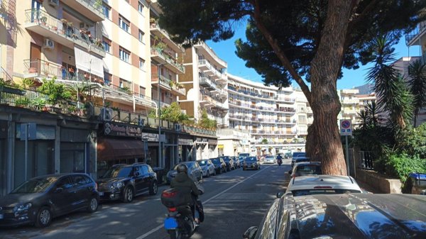 locale commerciale in vendita a Messina in zona San Licandro