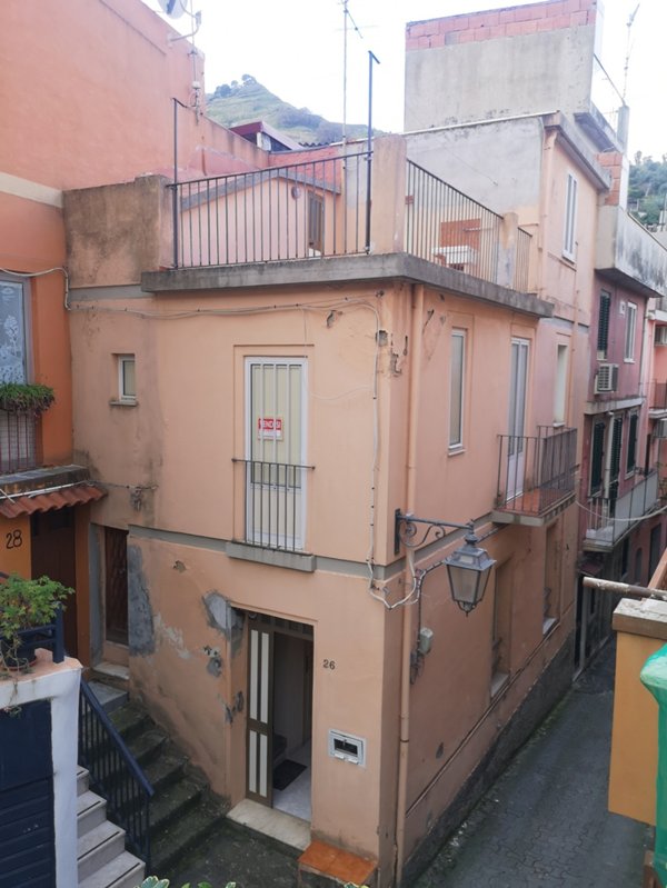 intera palazzina in vendita a Messina in zona Santa Margherita