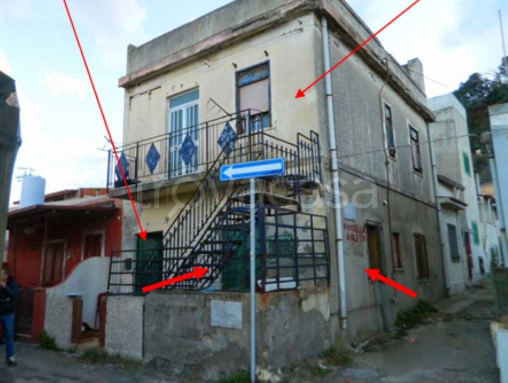 appartamento in vendita a Messina in zona Acqualadroni
