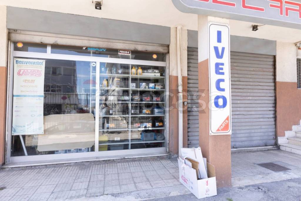 negozio in vendita a Messina in zona Tremestieri
