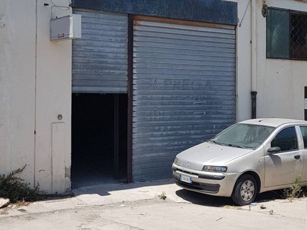 locale commerciale in vendita a Messina