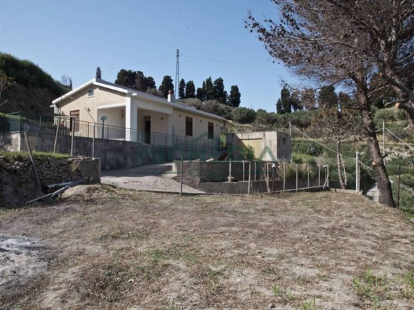 casa indipendente in vendita a Messina in zona Gesso