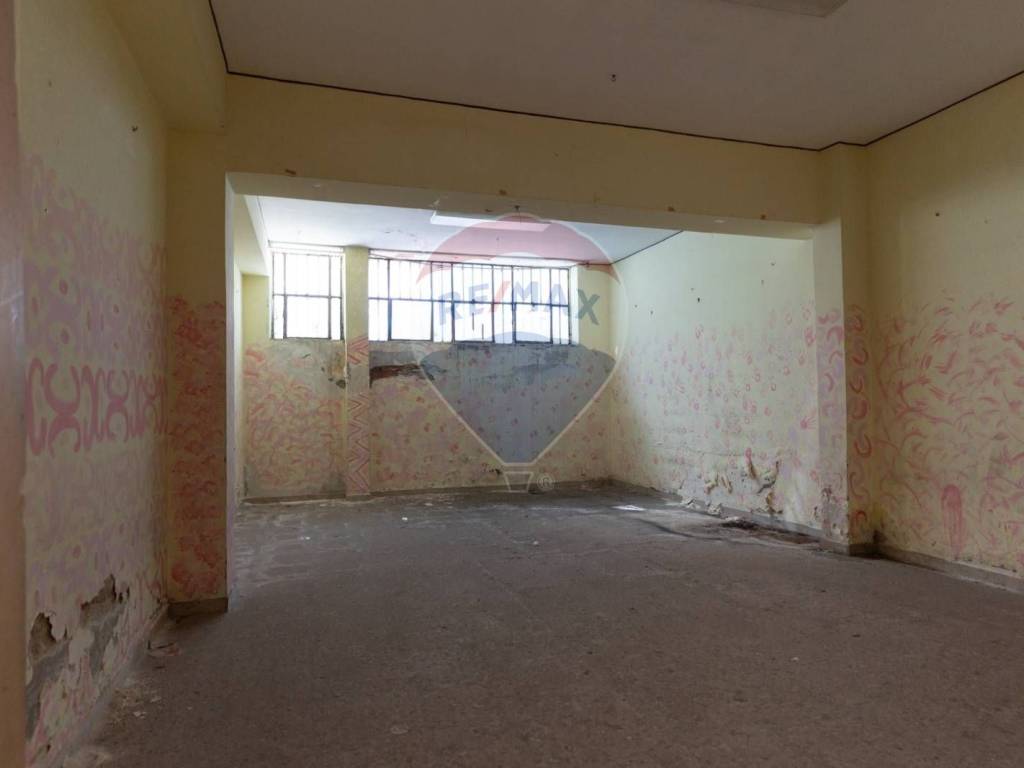 locale commerciale in vendita a Messina in zona Santa Margherita