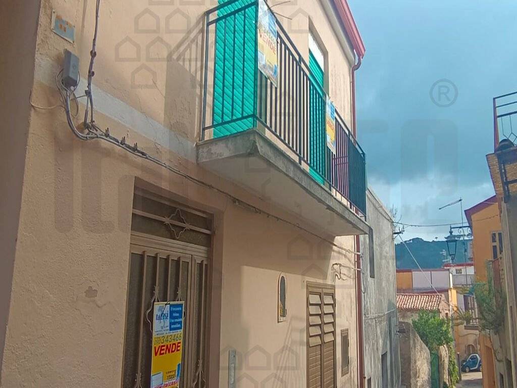 casa indipendente in vendita a Messina in zona Santa Lucia