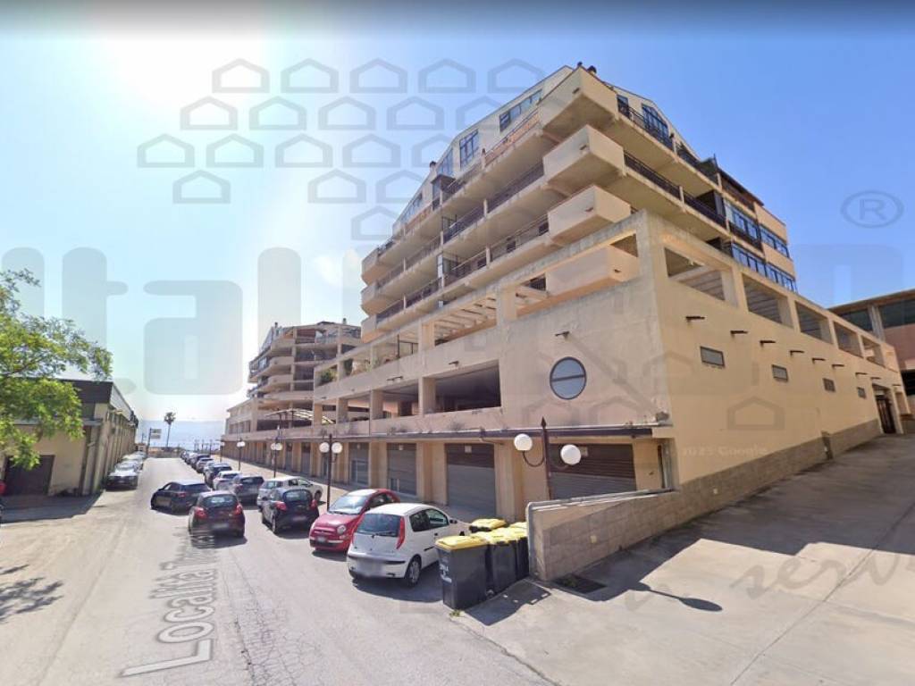 negozio in vendita a Messina in zona Larderia
