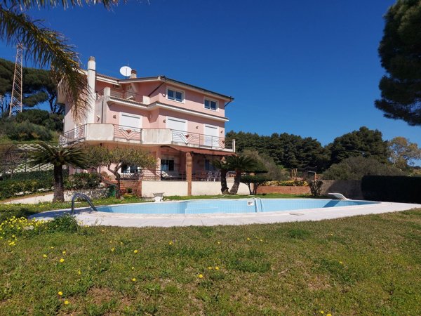 casa indipendente in vendita a Messina in zona Paradiso