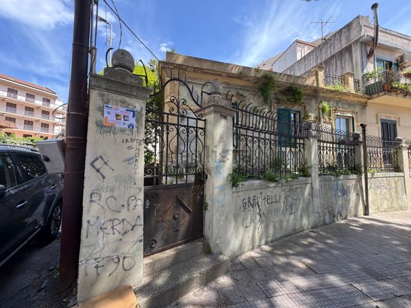 casa indipendente in vendita a Messina in zona Centro Storico