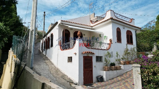 casa indipendente in vendita a Messina in zona Mortelle