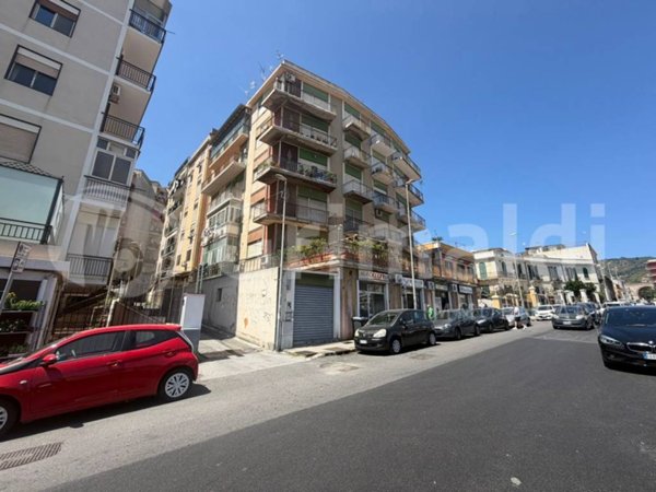 negozio in vendita a Messina in zona Camaro