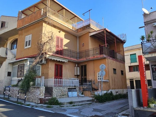 casa indipendente in vendita a Messina in zona Santissima Annunziata