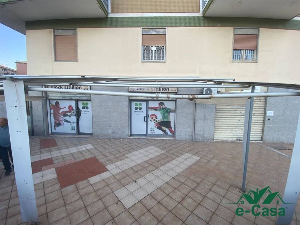 negozio in vendita a Messina in zona Santissima Annunziata