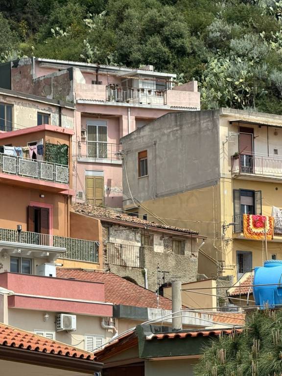 casa indipendente in vendita a Messina in zona Centro Storico