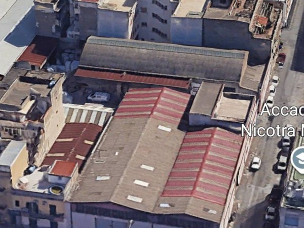 locale commerciale in vendita a Messina