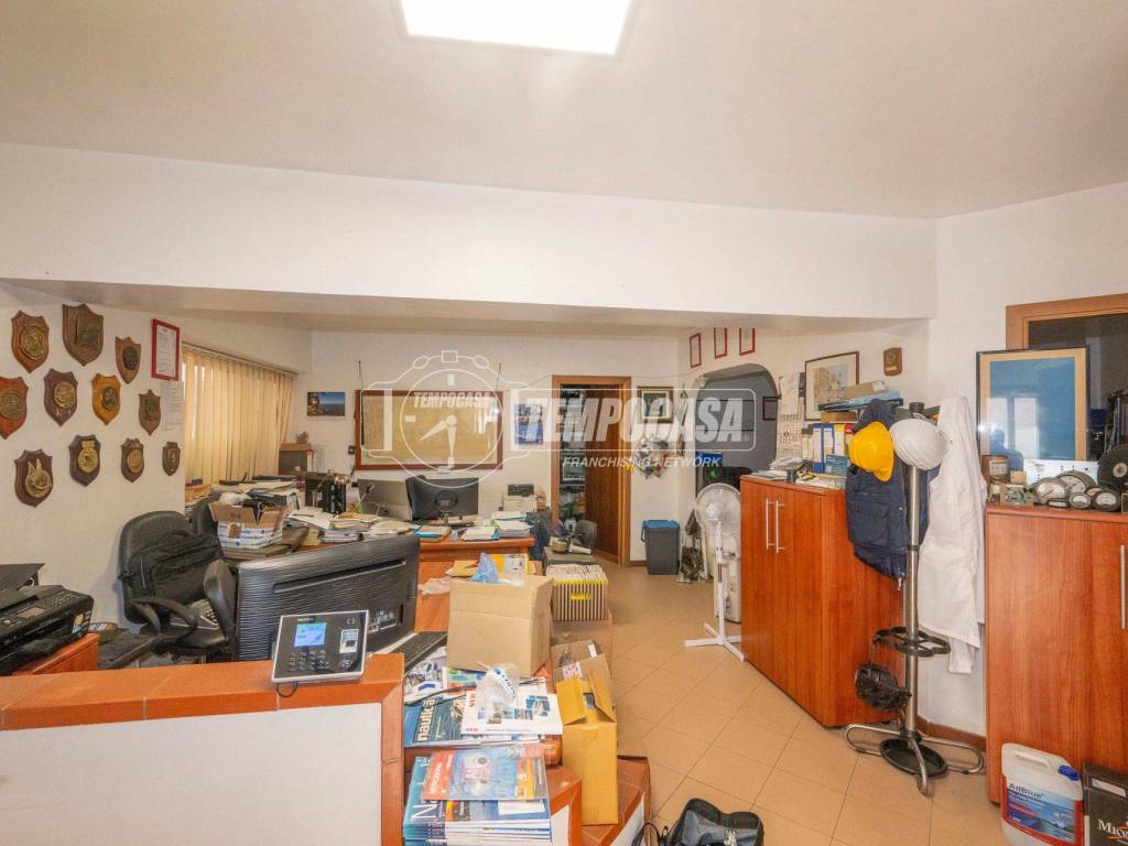 locale commerciale in vendita a Messina