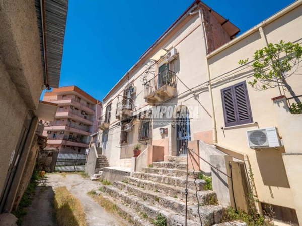 appartamento in vendita a Messina in zona Gazzi