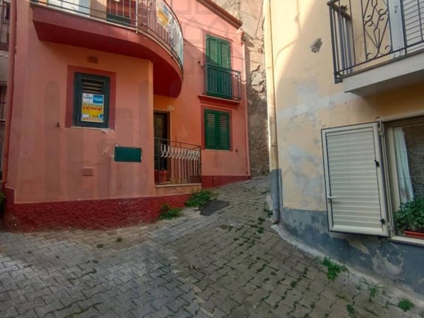 casa indipendente in vendita a Messina in zona Centro Storico