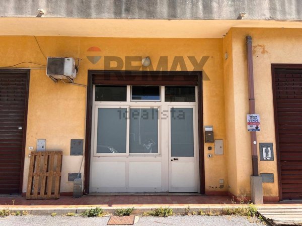 locale di sgombero in vendita a Messina in zona San Licandro