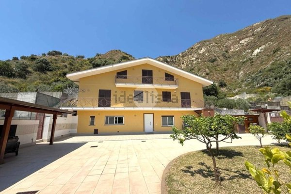 casa indipendente in vendita a Messina in zona Centro Storico
