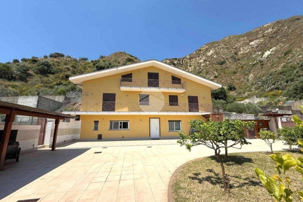 casa indipendente in vendita a Messina in zona Centro Storico