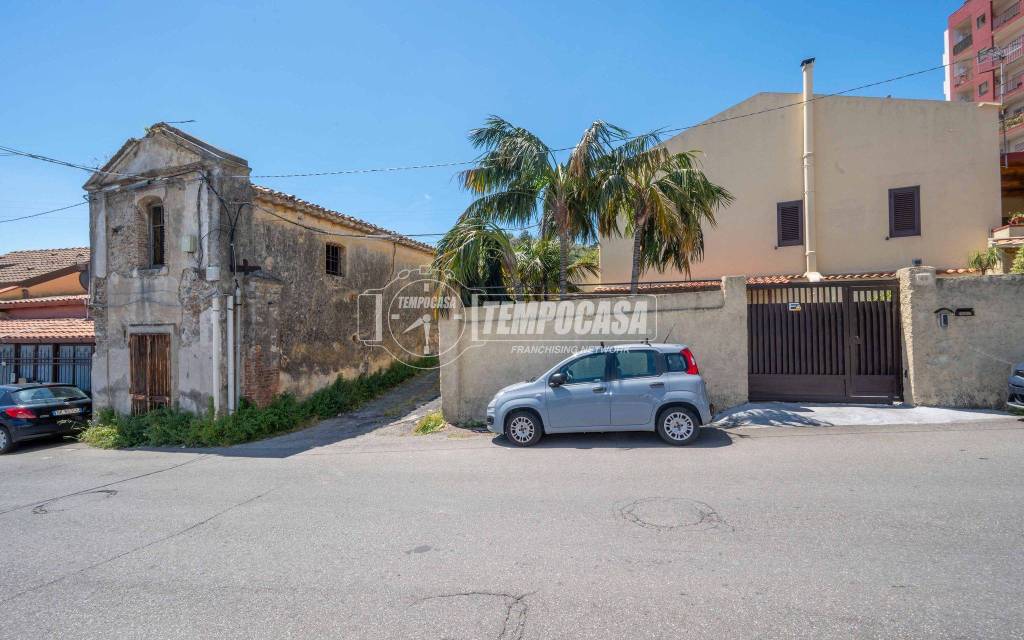 appartamento in vendita a Messina in zona Santa Lucia
