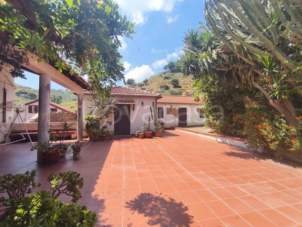 casa indipendente in vendita a Messina in zona Casa Bianca