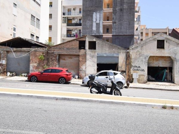 locale commerciale in vendita a Messina