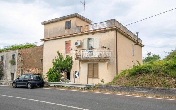 casa indipendente in vendita a Messina in zona Gesso
