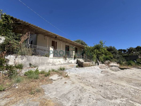casa indipendente in vendita a Messina in zona Ganzirri