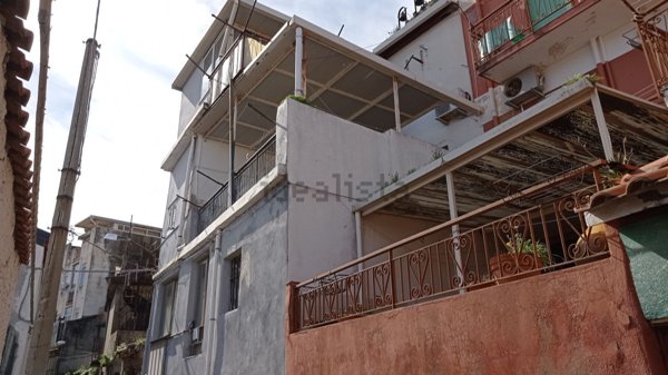 casa indipendente in vendita a Messina in zona Larderia