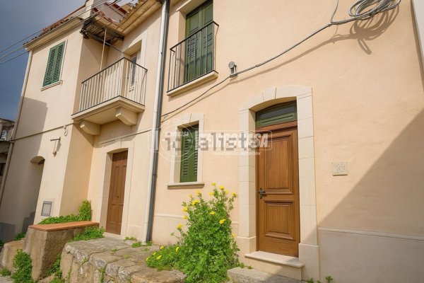 casa indipendente in vendita a Messina in zona San Filippo