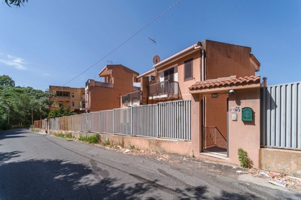 casa indipendente in vendita a Messina