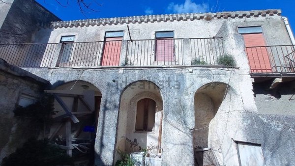 casa indipendente in vendita a Messina in zona Larderia