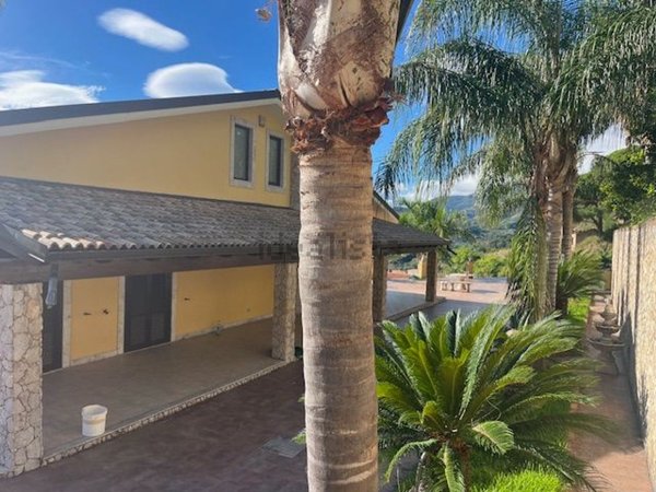 casa indipendente in vendita a Messina