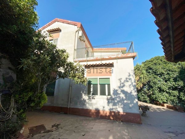 casa indipendente in vendita a Messina in zona Castanea delle Furie