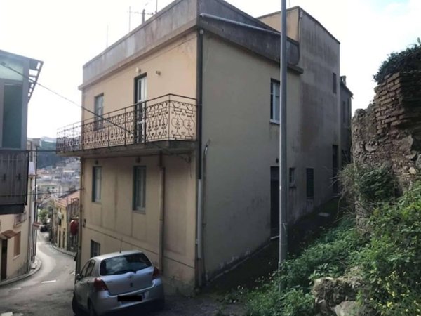 appartamento in vendita a Messina in zona Castanea delle Furie