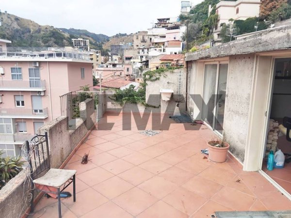 casa indipendente in vendita a Messina in zona Centro Storico