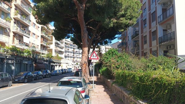 locale commerciale in vendita a Messina in zona San Licandro