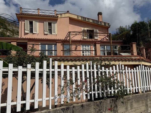 casa indipendente in vendita a Messina in zona Santissima Annunziata