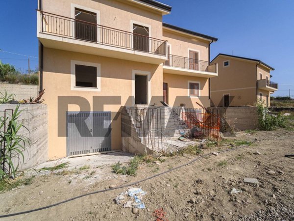 casa indipendente in vendita a Messina